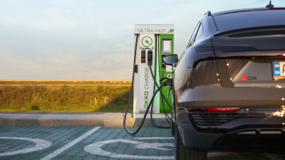ОККО встановила ще 24 Ultra Fast Chargers на 19 АЗК — електромобілістам стало простіше подорожувати між містами